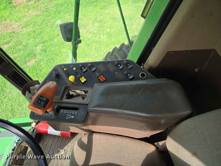 image for item EW8508 1994 John Deere 9600 combine