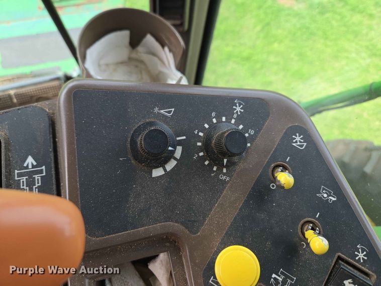 image for item EW8508 1994 John Deere 9600 combine