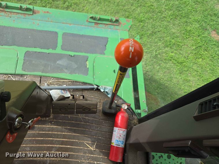 image for item EW8508 1994 John Deere 9600 combine