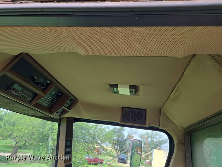 image for item EW8508 1994 John Deere 9600 combine