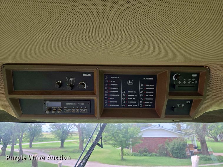 image for item EW8508 1994 John Deere 9600 combine