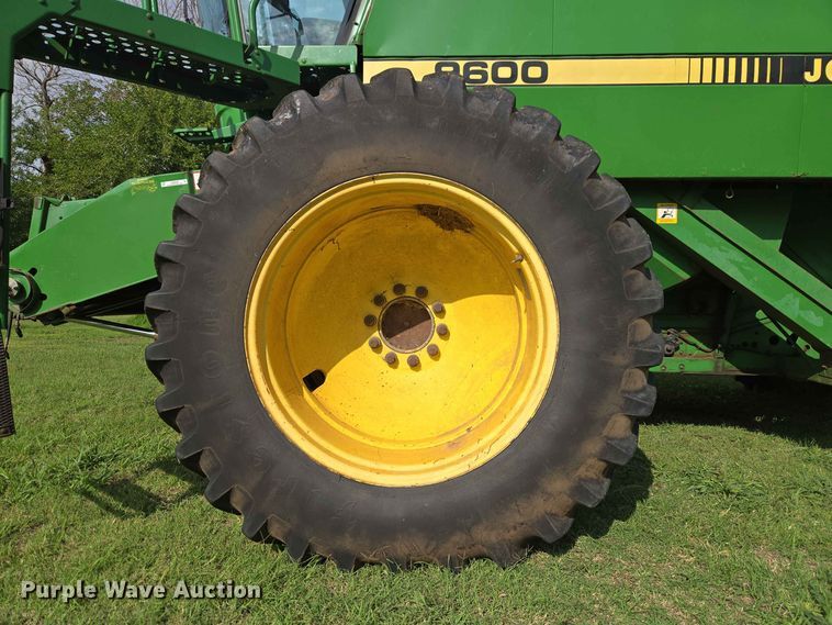 image for item EW8508 1994 John Deere 9600 combine