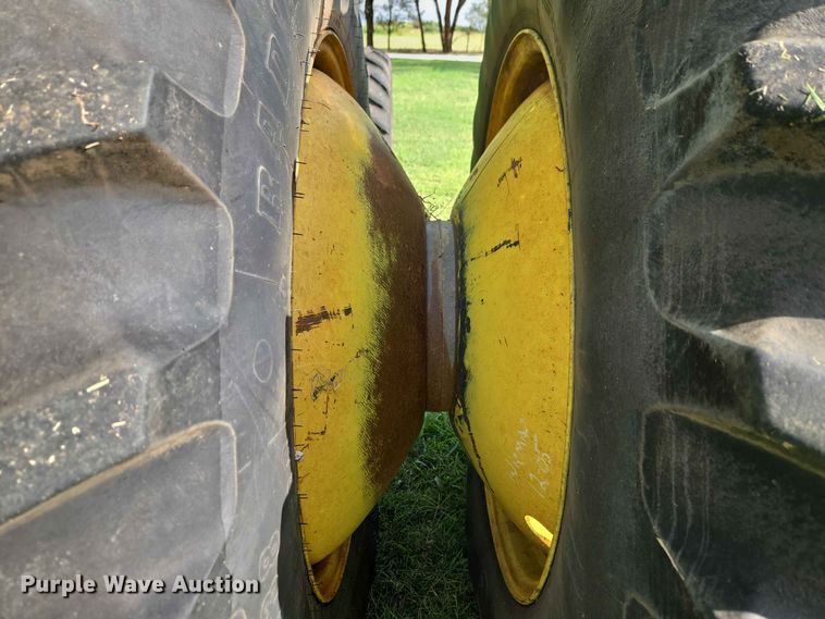 image for item EW8508 1994 John Deere 9600 combine