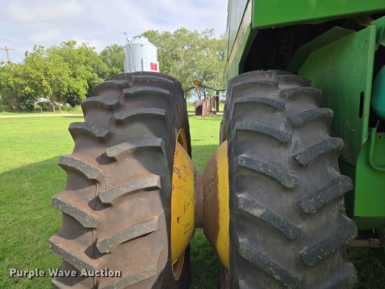 image for item EW8508 1994 John Deere 9600 combine