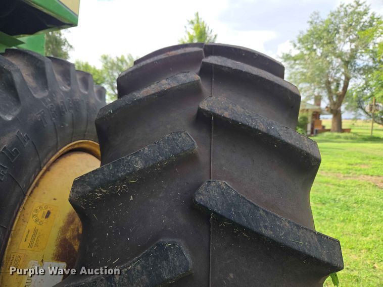 image for item EW8508 1994 John Deere 9600 combine