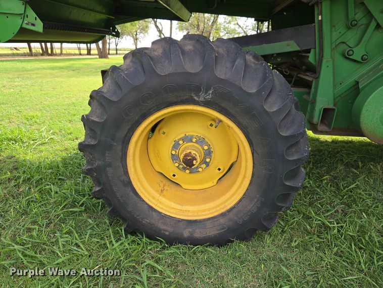 image for item EW8508 1994 John Deere 9600 combine