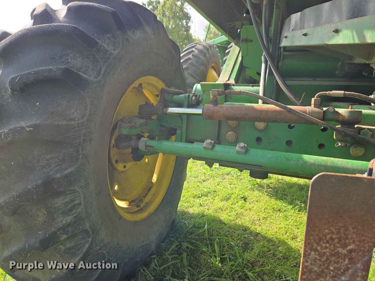 image for item EW8508 1994 John Deere 9600 combine