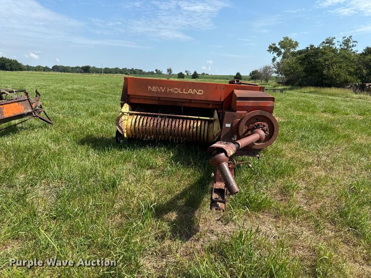 image for item EX2080 New Holland Hayliner 310 small square baler