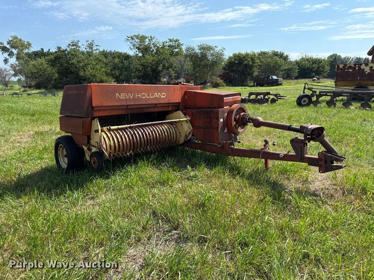 image for item EX2080 New Holland Hayliner 310 small square baler