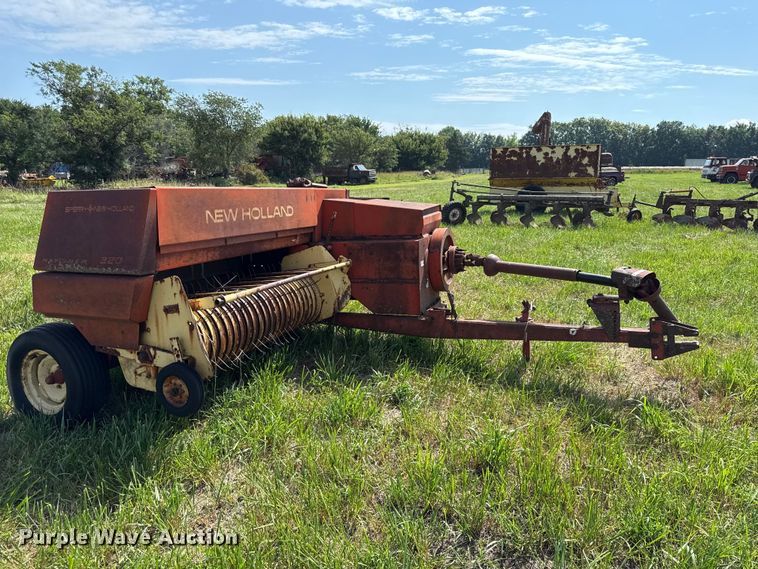image for item EX2080 New Holland Hayliner 310 small square baler
