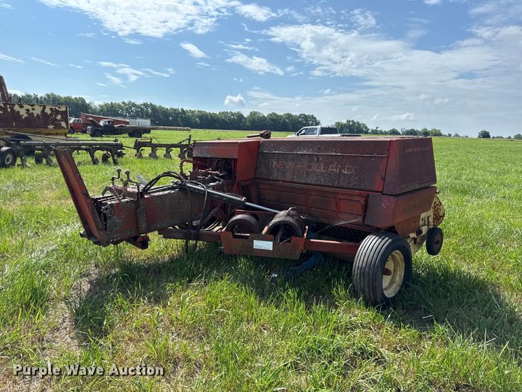 image for item EX2080 New Holland Hayliner 310 small square baler