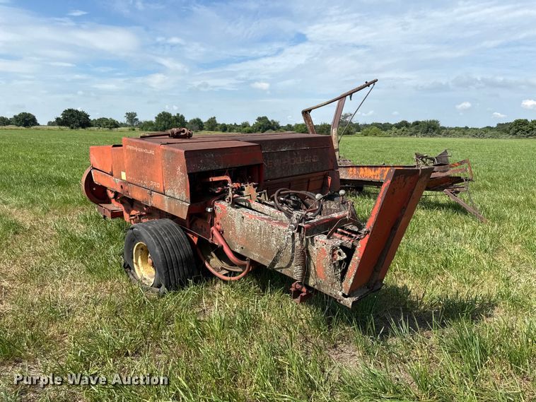image for item EX2080 New Holland Hayliner 310 small square baler