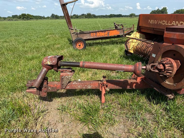 image for item EX2080 New Holland Hayliner 310 small square baler