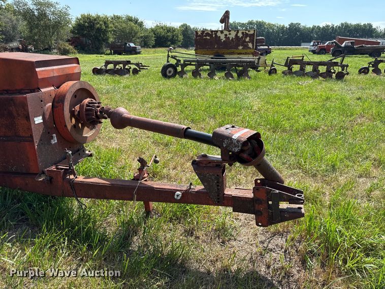 image for item EX2080 New Holland Hayliner 310 small square baler