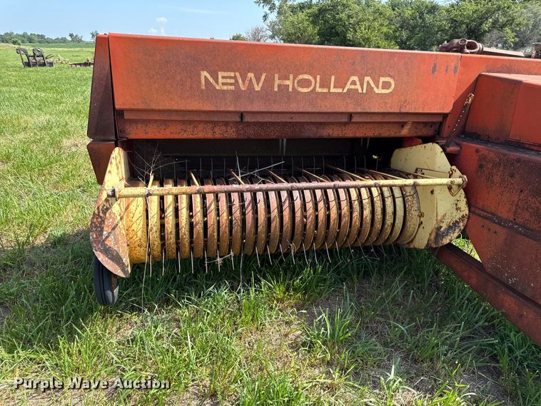 image for item EX2080 New Holland Hayliner 310 small square baler