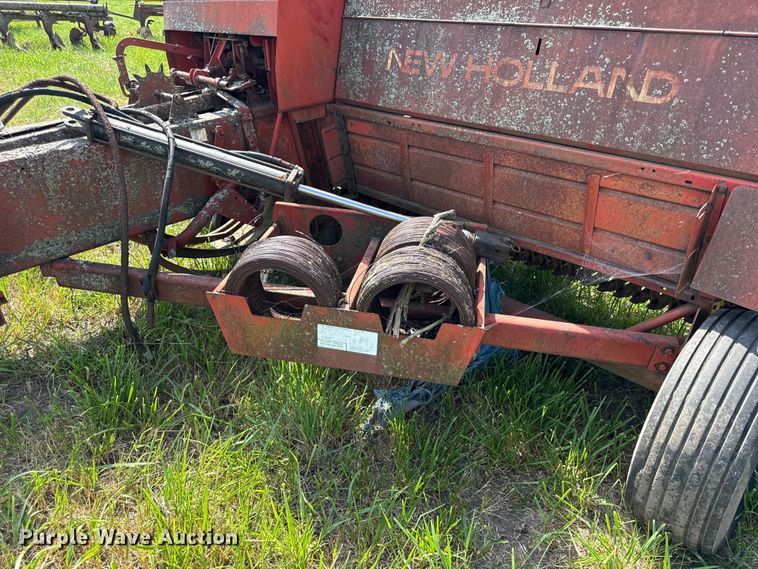 image for item EX2080 New Holland Hayliner 310 small square baler