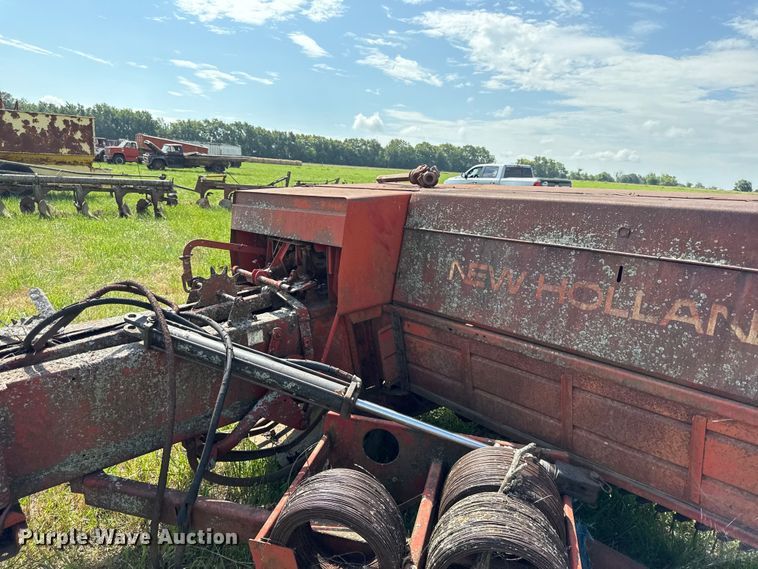 image for item EX2080 New Holland Hayliner 310 small square baler