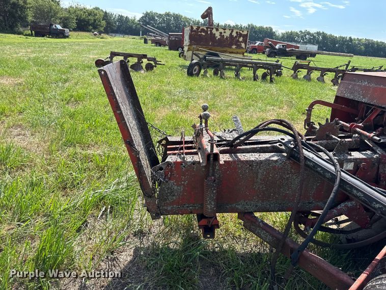image for item EX2080 New Holland Hayliner 310 small square baler