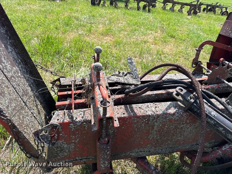 image for item EX2080 New Holland Hayliner 310 small square baler