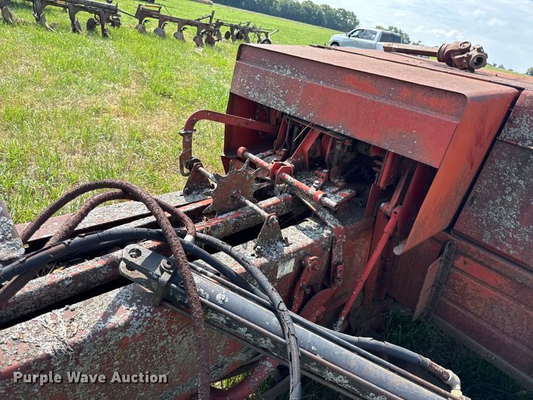 image for item EX2080 New Holland Hayliner 310 small square baler