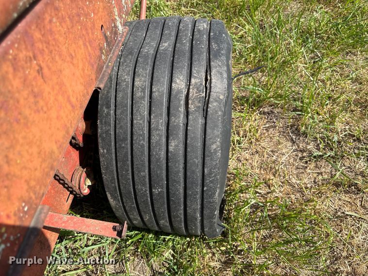 image for item EX2080 New Holland Hayliner 310 small square baler
