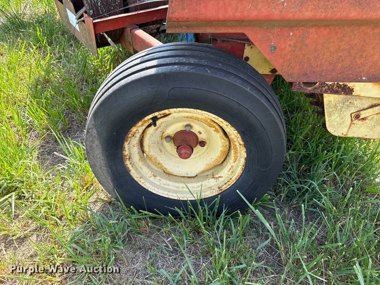 image for item EX2080 New Holland Hayliner 310 small square baler