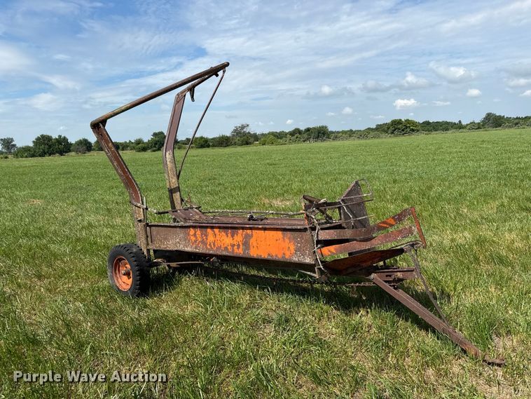 image for item EX2080 New Holland Hayliner 310 small square baler