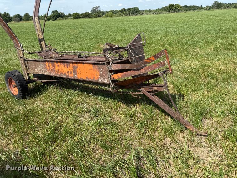 image for item EX2080 New Holland Hayliner 310 small square baler