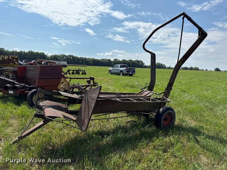 image for item EX2080 New Holland Hayliner 310 small square baler