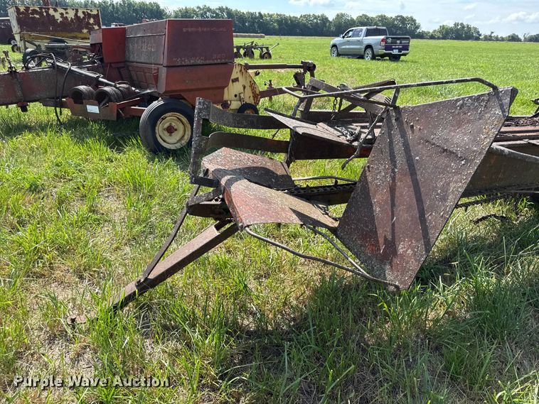image for item EX2080 New Holland Hayliner 310 small square baler