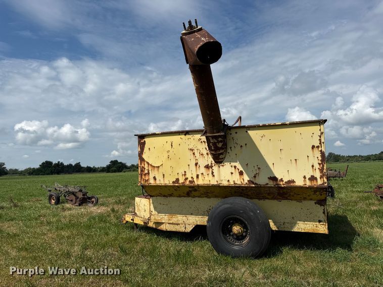 image for item EX2082 Big 12 K-12 grain cart