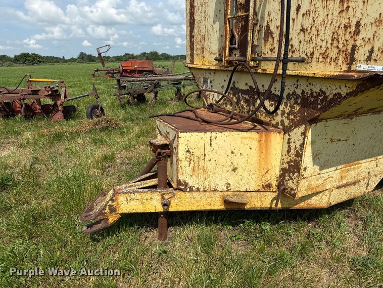 image for item EX2082 Big 12 K-12 grain cart
