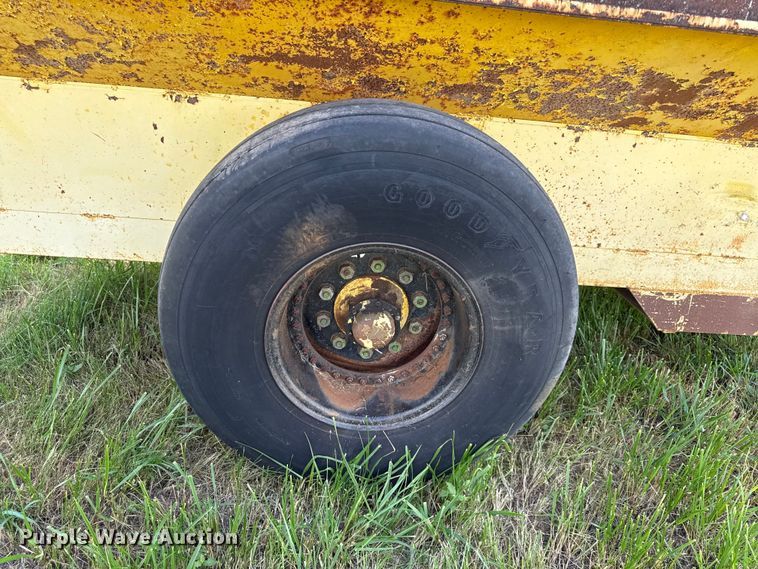image for item EX2082 Big 12 K-12 grain cart