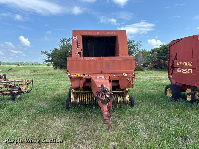 image for item EX2084 New Holland 650 round baler