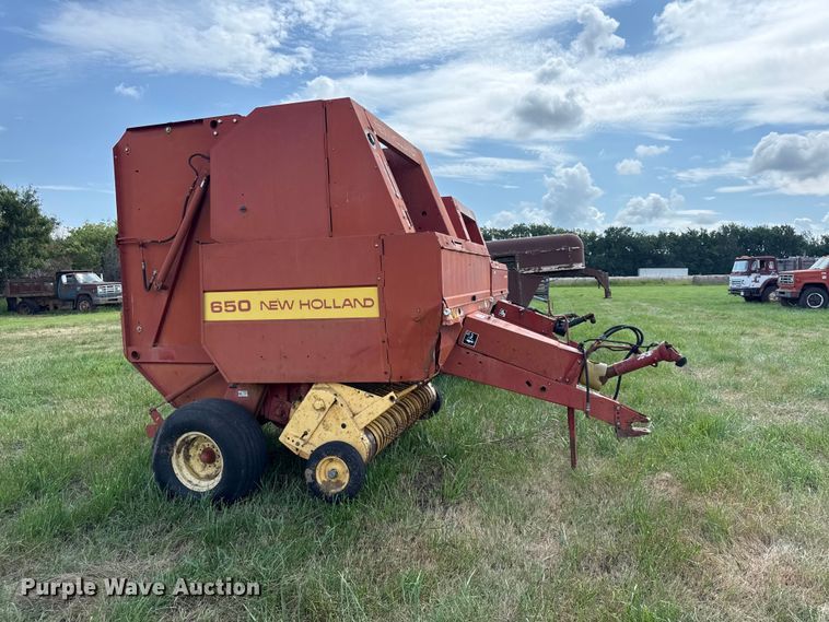 image for item EX2084 New Holland 650 round baler