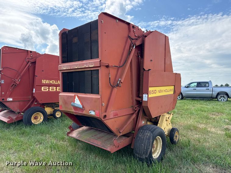 image for item EX2084 New Holland 650 round baler
