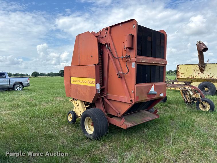 image for item EX2084 New Holland 650 round baler