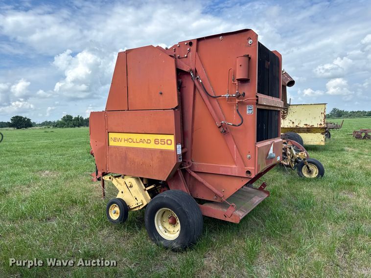 image for item EX2084 New Holland 650 round baler
