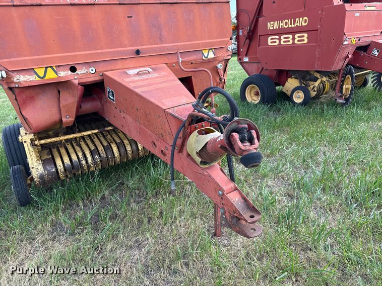 image for item EX2084 New Holland 650 round baler