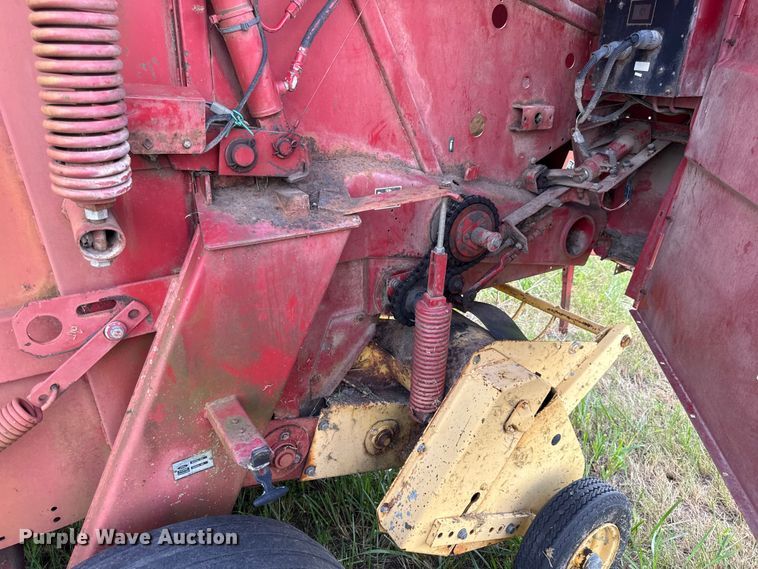 image for item EX2084 New Holland 650 round baler