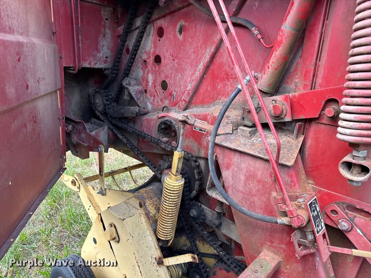 image for item EX2084 New Holland 650 round baler