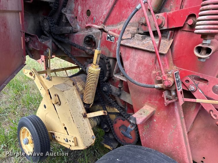 image for item EX2084 New Holland 650 round baler