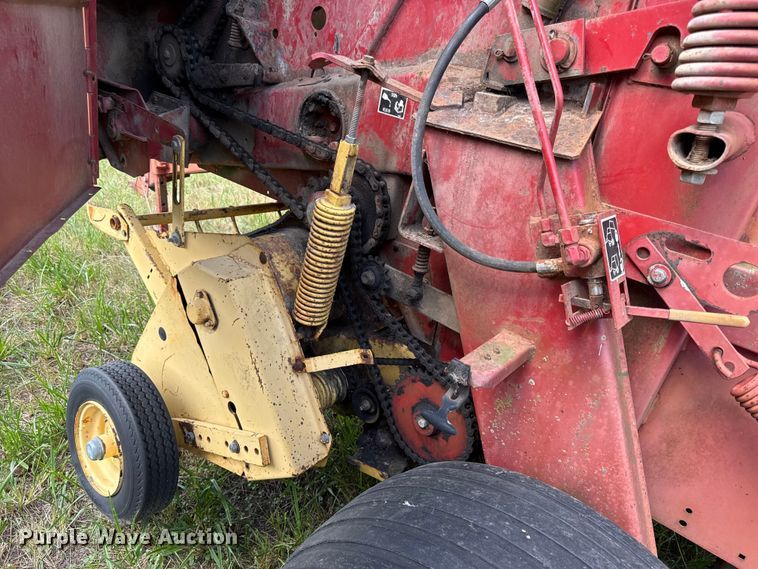 image for item EX2084 New Holland 650 round baler