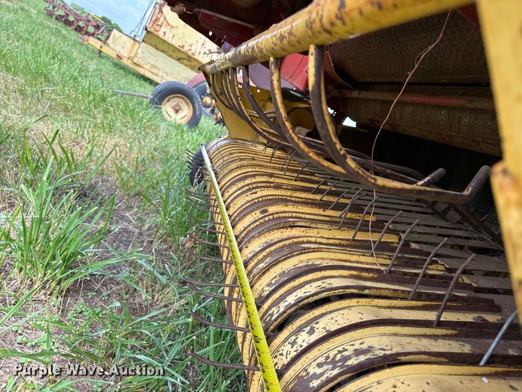image for item EX2084 New Holland 650 round baler