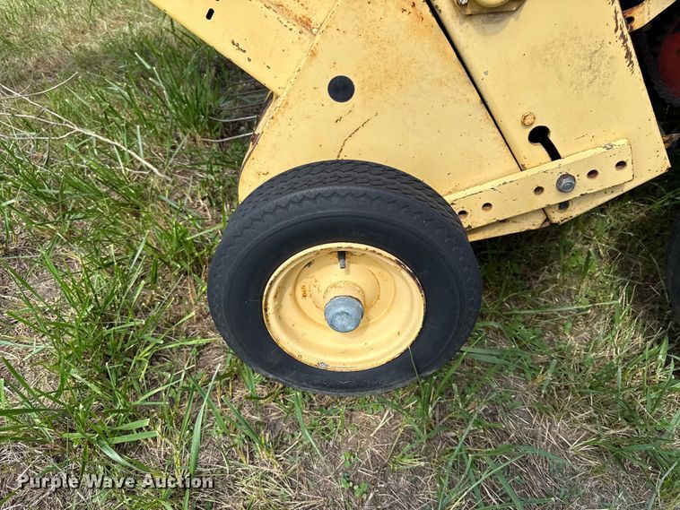image for item EX2084 New Holland 650 round baler