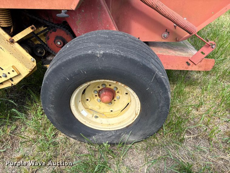image for item EX2084 New Holland 650 round baler