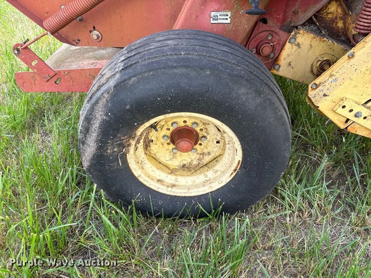 image for item EX2084 New Holland 650 round baler