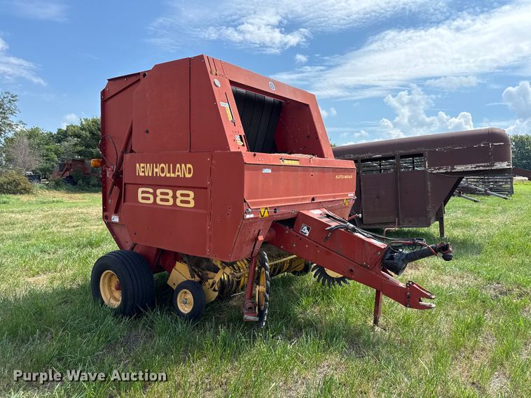 image for item EX2085 New Holland 688 round baler