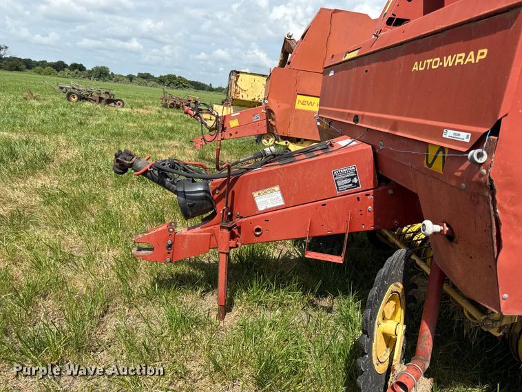 image for item EX2085 New Holland 688 round baler