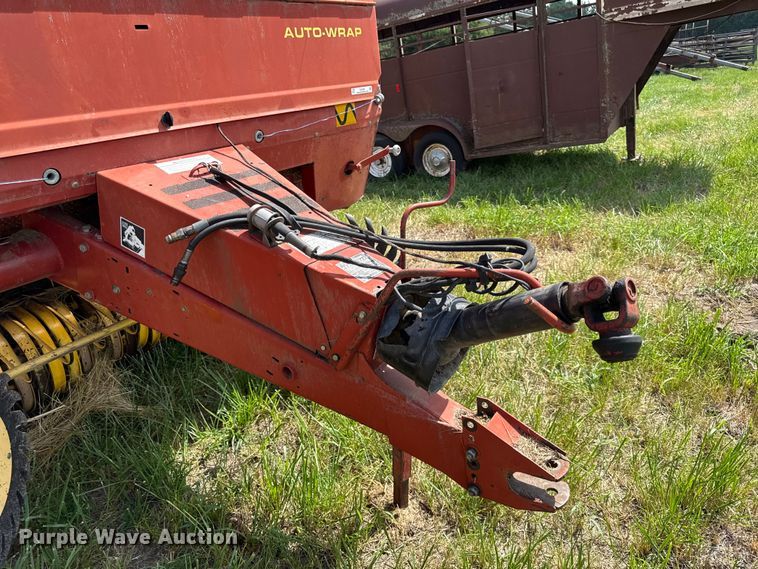 image for item EX2085 New Holland 688 round baler